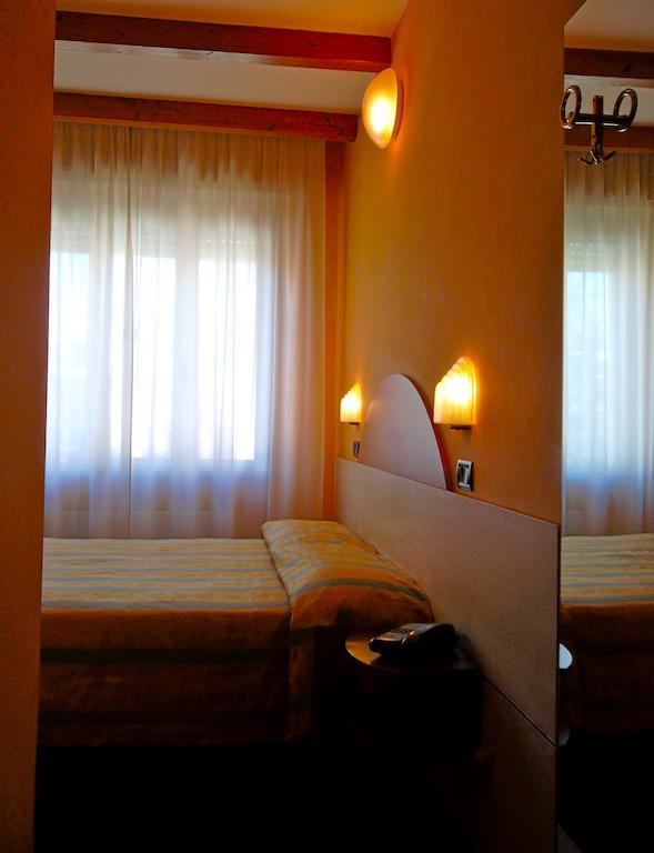 Hotel Giglio Salsomaggiore Terme Ruang foto